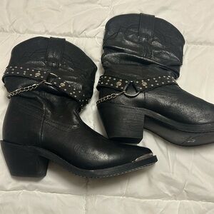 Shyanne size 8  metal toes chained cowboy mid boot clean!